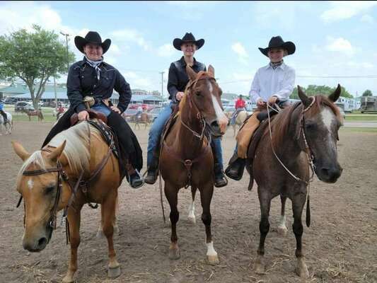 (left to right) Trista Trivette with her horse Cody, Renae Bordeleau with her horse Jess, and Kaelynn Bartels with her horse Hannah. Ready for Ranch Riding